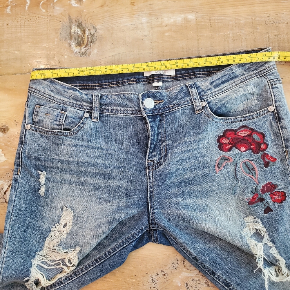 Harmony & Havoc Distressed Embroidered Jeans Size 12 - Picture 7 of 7